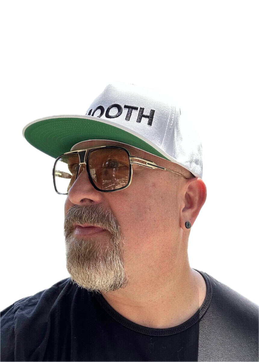 Chris Smooth, deep house and Afro house DJ, in his Smooth cap